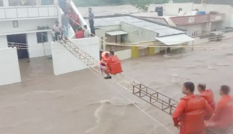 जामनगर में 10 इंच और राजकोट में 7 इंच बारिश ने मचाई तबाही