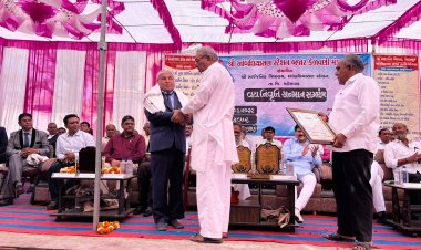 આચાર્ય સી.બી. નાયક વયનિવૃત્ત થતાં સન્માન કાર્યક્રમ યોજાયો