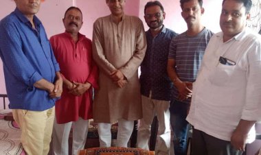 લુણાવાડા તાલુકાના હિન્દોલિયા ગામની મુલાકાત લેતા  ધારાસભ્ય જીગ્નેશભાઈ સેવક 