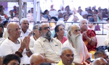 ગરબા ત્યાં જ રમવા જ્યાં વચ્ચે માતાજી હોય : મોરારીબાપુ