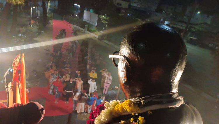 विश्वरत्न बाबा साहेब आंबेडकर के 66 वे महापरिनिर्वाण पर  गोमतिपुर से सारंगपुर मे  कैंडल मार्च , मानवंदना, सलामी देने  का कार्यक्रम