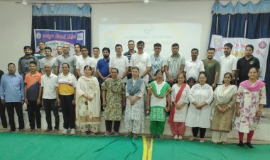 નવયુગ કોમર્સ કોલેજમાં વિશ્વ યોગ દિવસની ઉજવણી કરાઈ